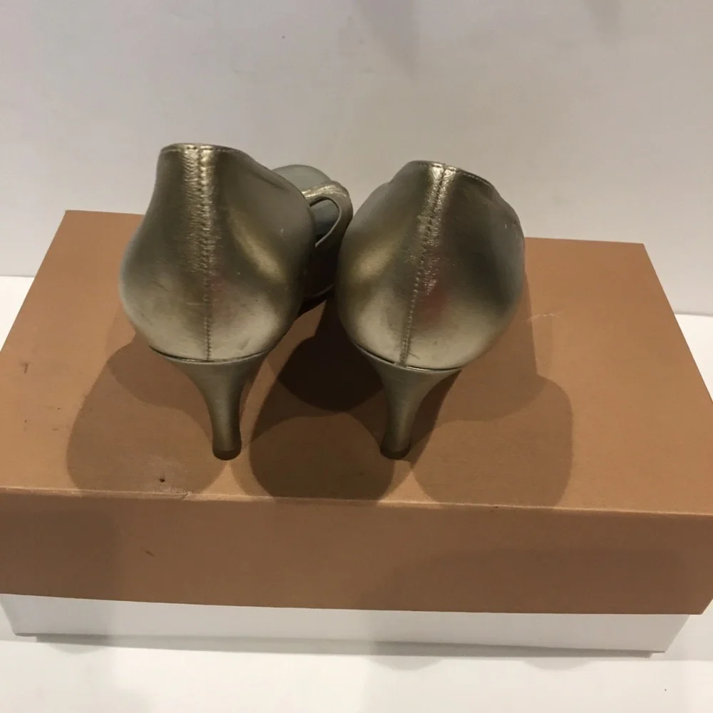 Like New Gianni Bini open toe 3